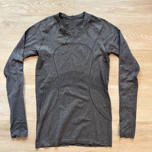 Lululemon Swiftly Tech Long-Sleeve Shirt-Size 6